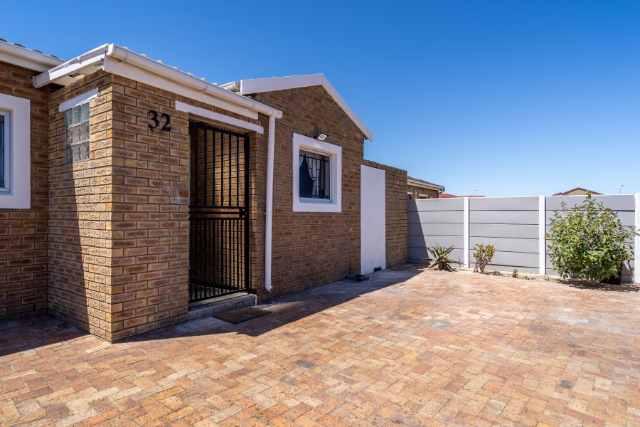 5 Bedroom Property for Sale in Ottery Western Cape